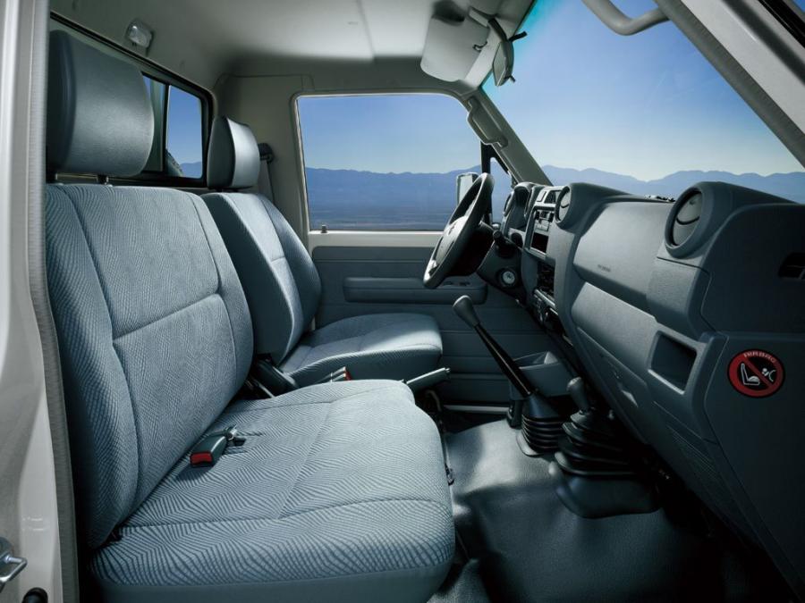  Toyota Land Cruiser 70 Pickup 2007 года  (фото 7 из 9)